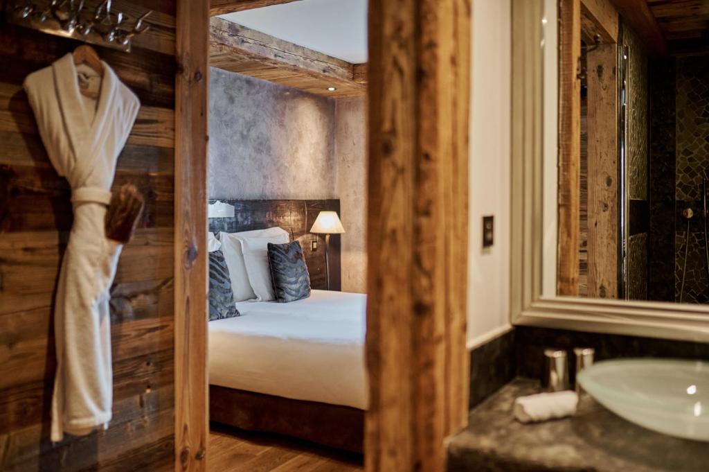 Кровать или кровати в номере Les Suites – Maison Bouvier