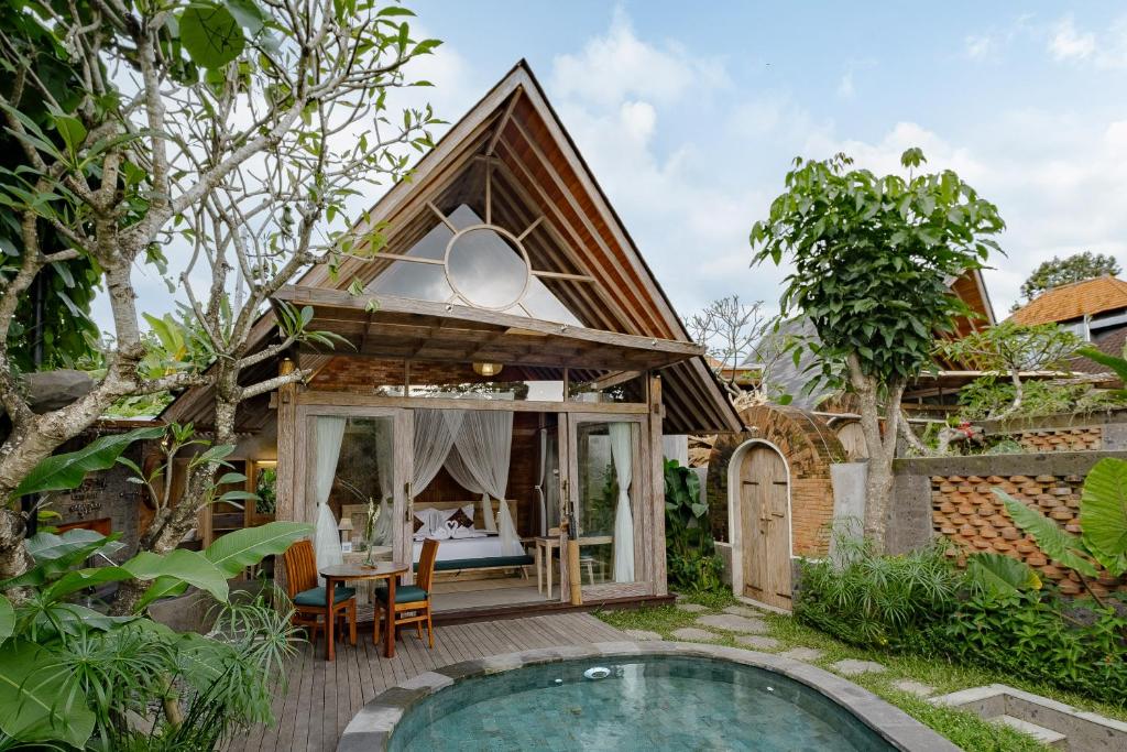 Bazén v ubytování Agastya Ubud Villa nebo v jeho okolí