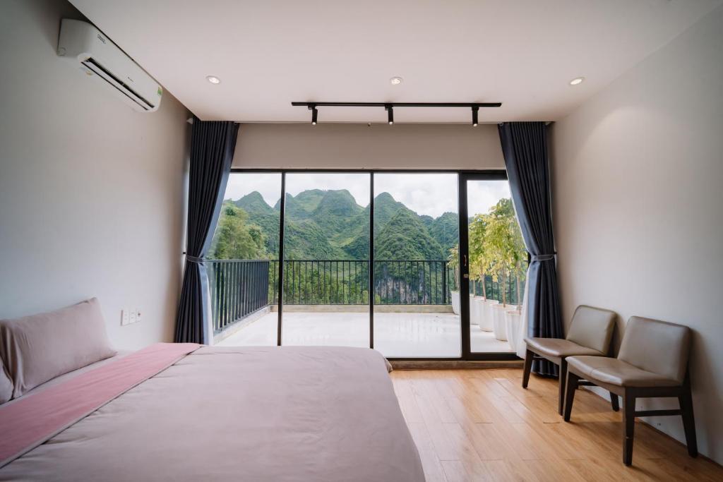 Giường trong phòng chung tại Đồng Văn Golden Hotel