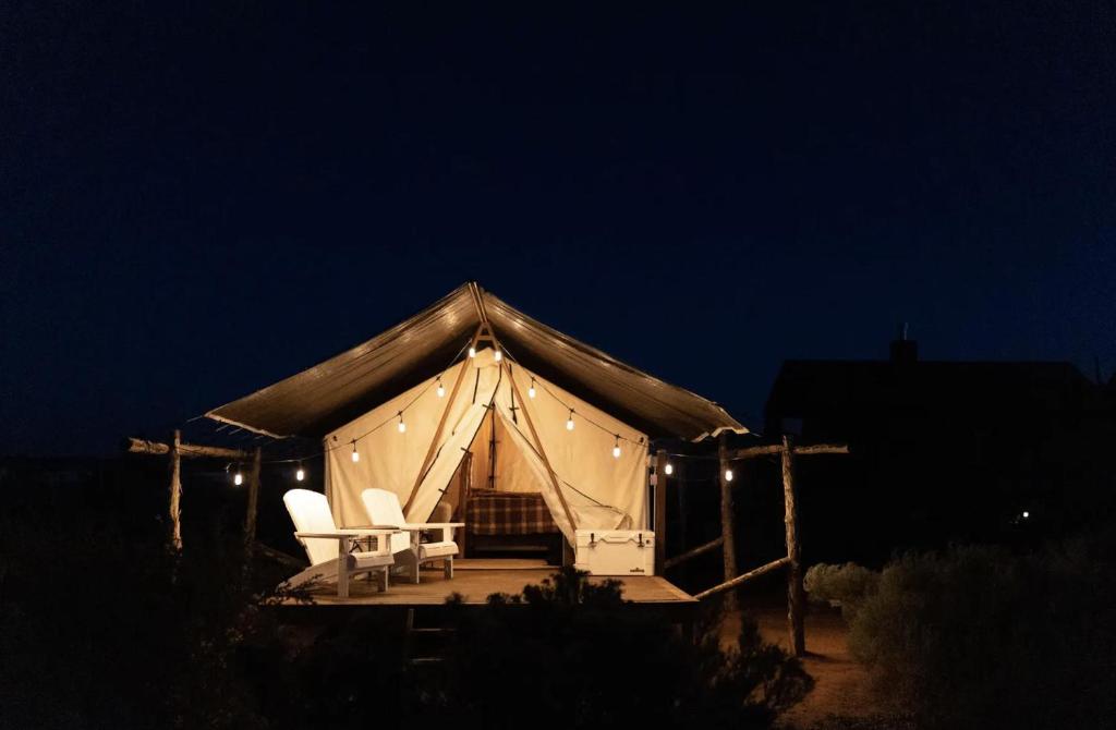 Fotografie z fotogalerie ubytování Cozy Glamping Retreat b w Zion & Bryce Canyon Wifi v destinaci Fredonia