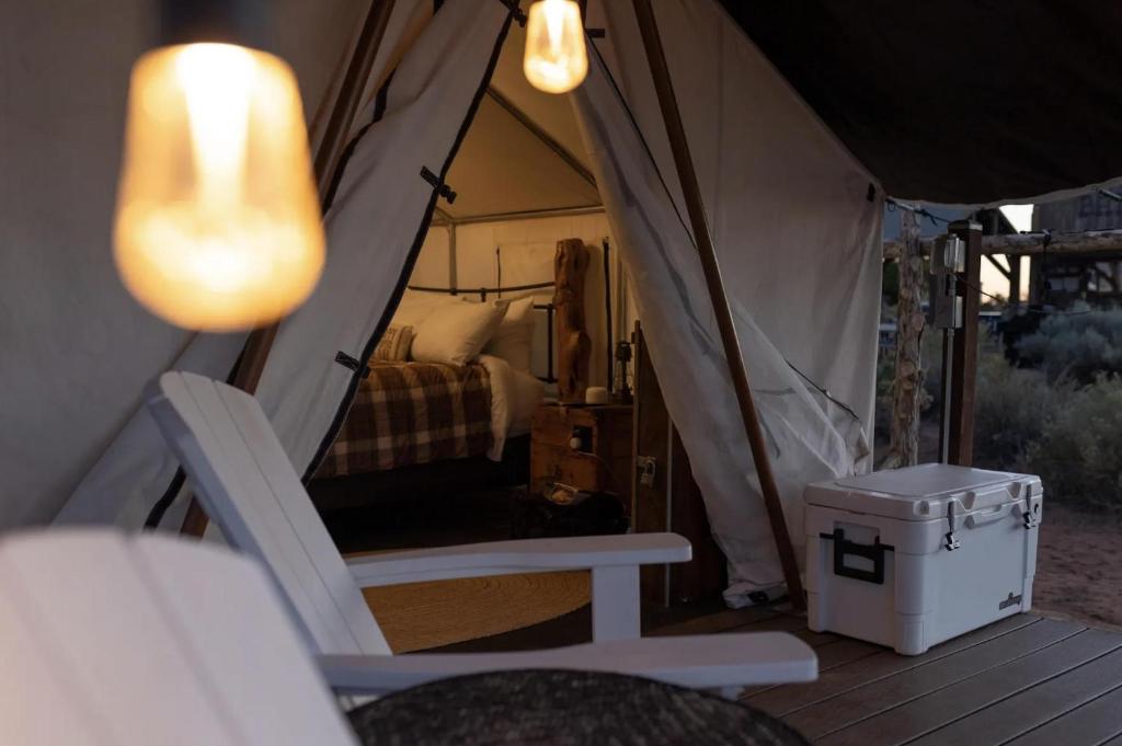 Posezení v ubytování Cozy Glamping Retreat b w Zion & Bryce Canyon Wifi