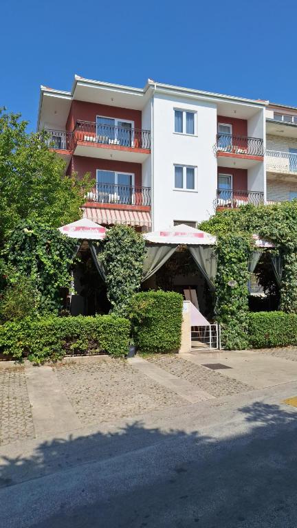 Το κτήριο όπου στεγάζεται  το bed & breakfast