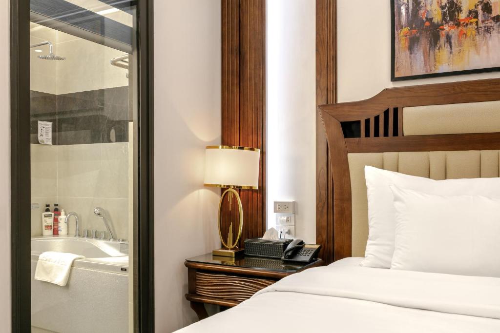 Postel nebo postele na pokoji v ubytování A25 Hotel - 16 Miếu Đầm
