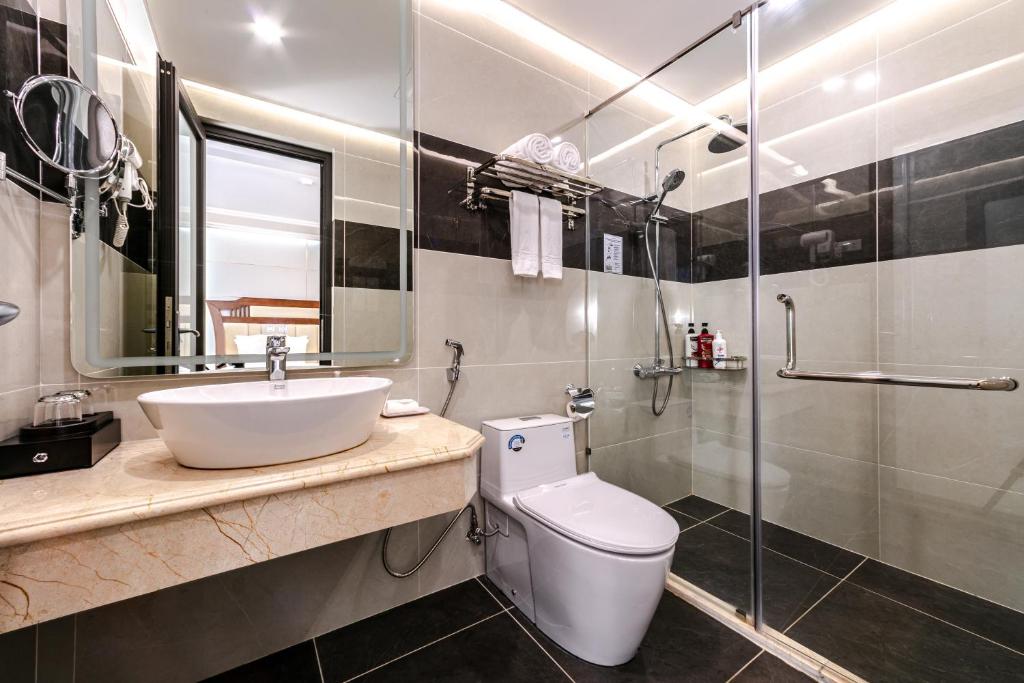 Koupelna v ubytování A25 Hotel - 16 Miếu Đầm