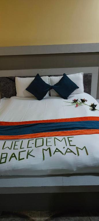 Postel nebo postele na pokoji v ubytování Hotel Kishan