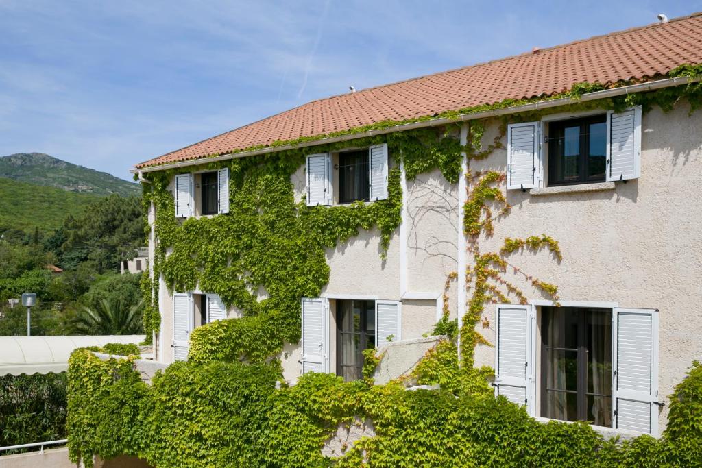 Nespecifikovaný výhled na hory nebo výhled na hory při pohledu z hotelu