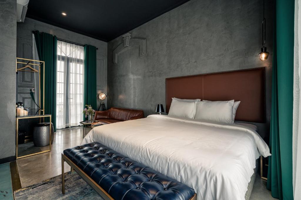 HOTEL le JARDIN SECRET saigon - Deluxe Double Room With Balcony