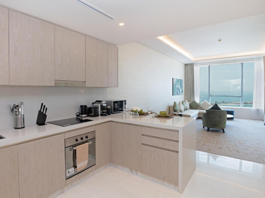Fotografie z fotogalerie ubytování Palm Tower Luxury 1BR - Top Hotel Sea View Suite by Exclusive Holiday Homes v Dubaji