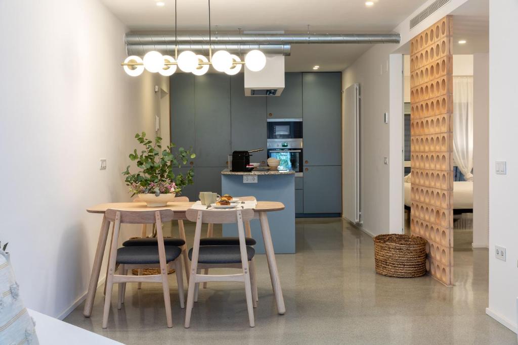 Flateli Lorenzana 35 A - Appartamento Con 2 Camere Da Letto E Balcone