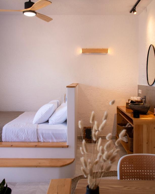 Postel nebo postele na pokoji v ubytování SPONGIA HOTEL SUITES & Spa