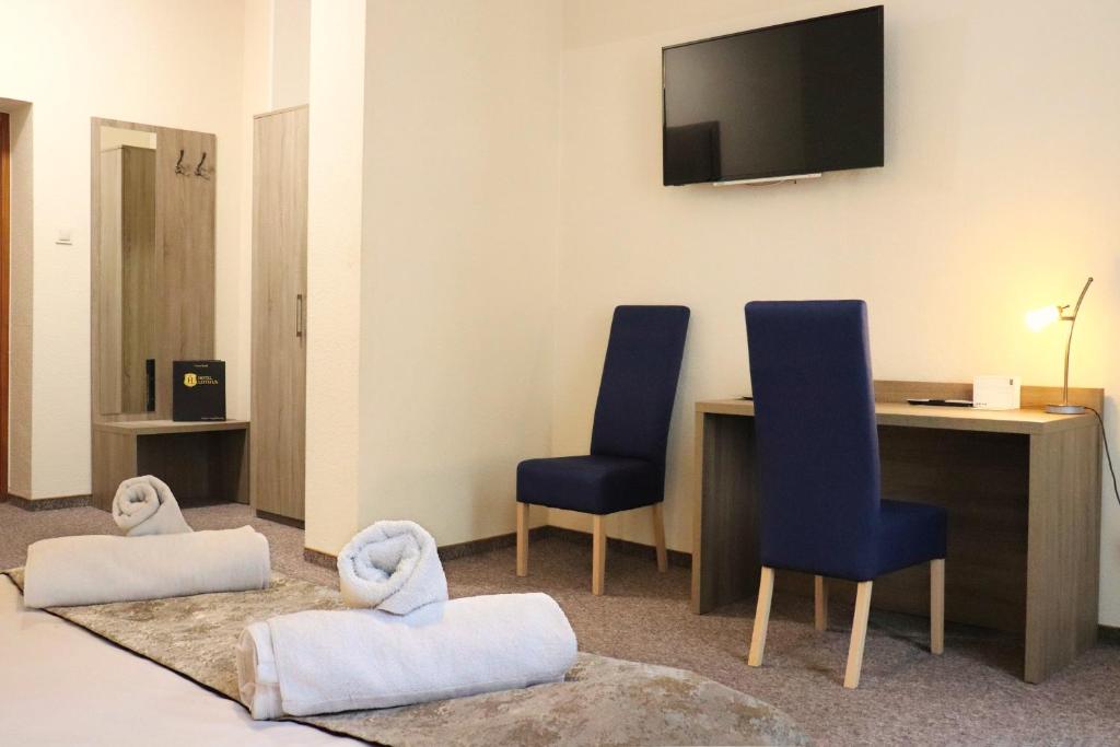 Televízia a/alebo spoločenská miestnosť v ubytovaní Hotel Lothus
