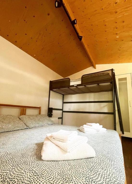 Postel nebo postele na pokoji v ubytování CAMPING AMALASUNTA
