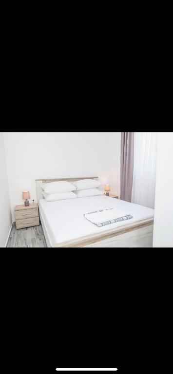 Ένα ή περισσότερα κρεβάτια σε δωμάτιο στο Ljiljas appartment