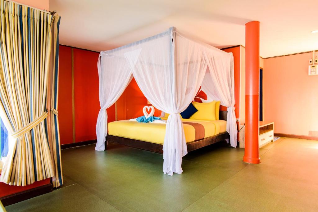 Postel nebo postele na pokoji v ubytování Lareena Resort Koh Larn Pattaya