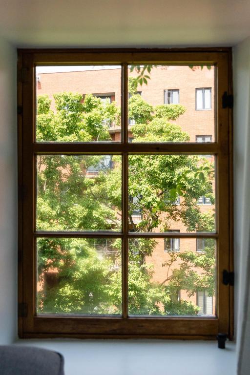 
Studio Apartment queen size bed
