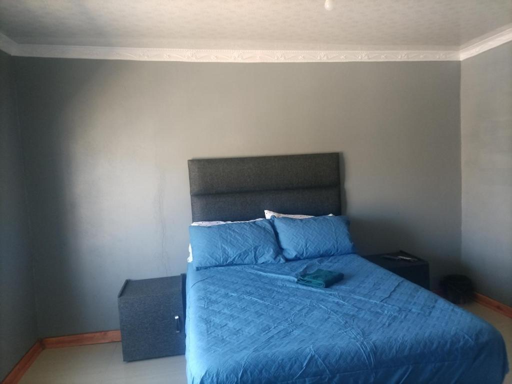 Postel nebo postele na pokoji v ubytování Monarca inn - Affordable Accomodation in makwane molapo location Qwaqwa
