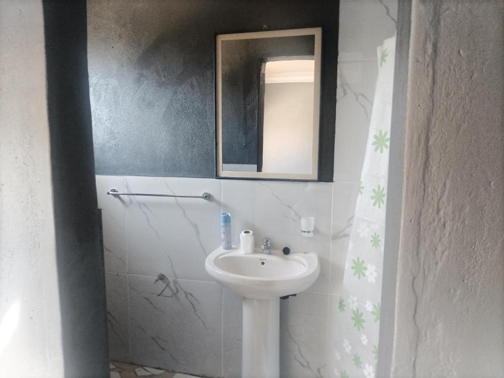 Koupelna v ubytování Monarca inn - Affordable Accomodation in makwane molapo location Qwaqwa