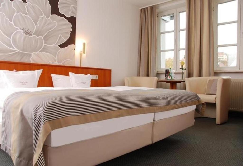 Postel nebo postele na pokoji v ubytování Hotel Müller Café & Wein - Mondholzhotel