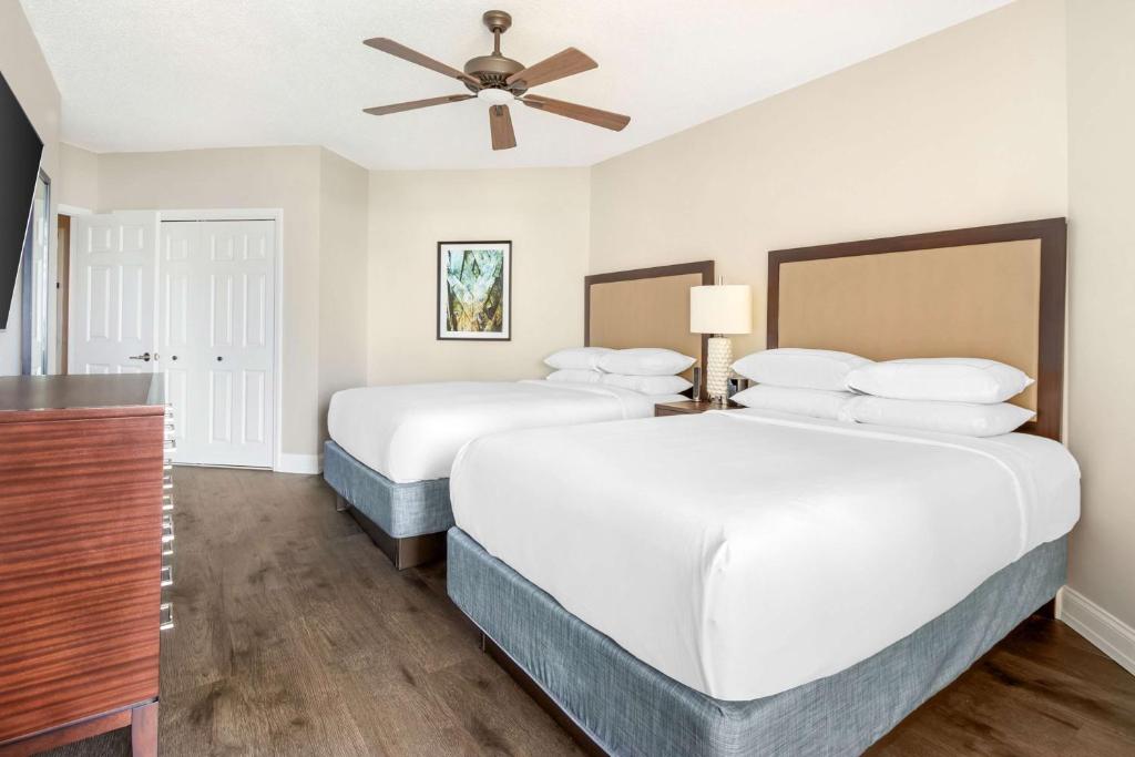 Ein Bett oder Betten in einem Zimmer der Unterkunft Hilton Grand Vacations Club Anderson Ocean Myrtle Beach