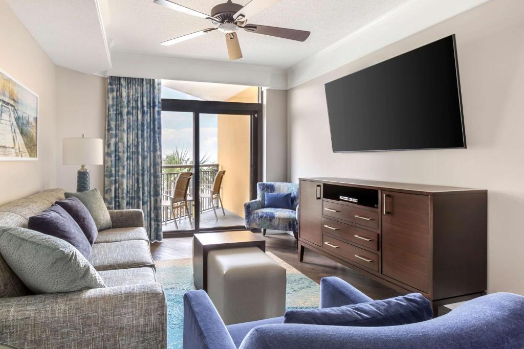 TV a/nebo společenská místnost v ubytování Hilton Grand Vacations Club Anderson Ocean Myrtle Beach