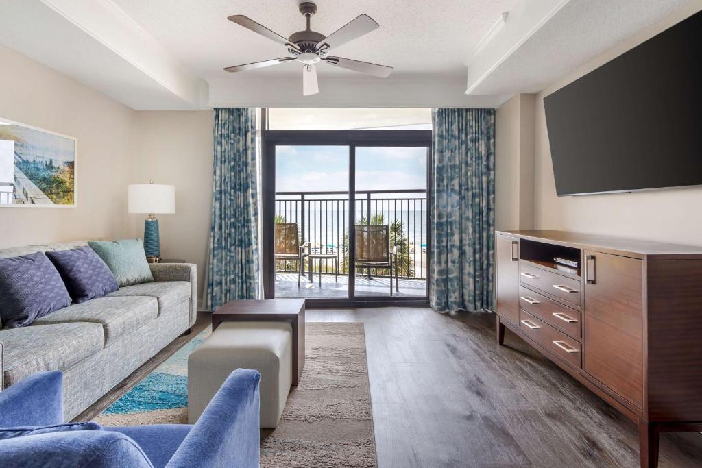 TV a/nebo společenská místnost v ubytování Hilton Grand Vacations Club Anderson Ocean Myrtle Beach