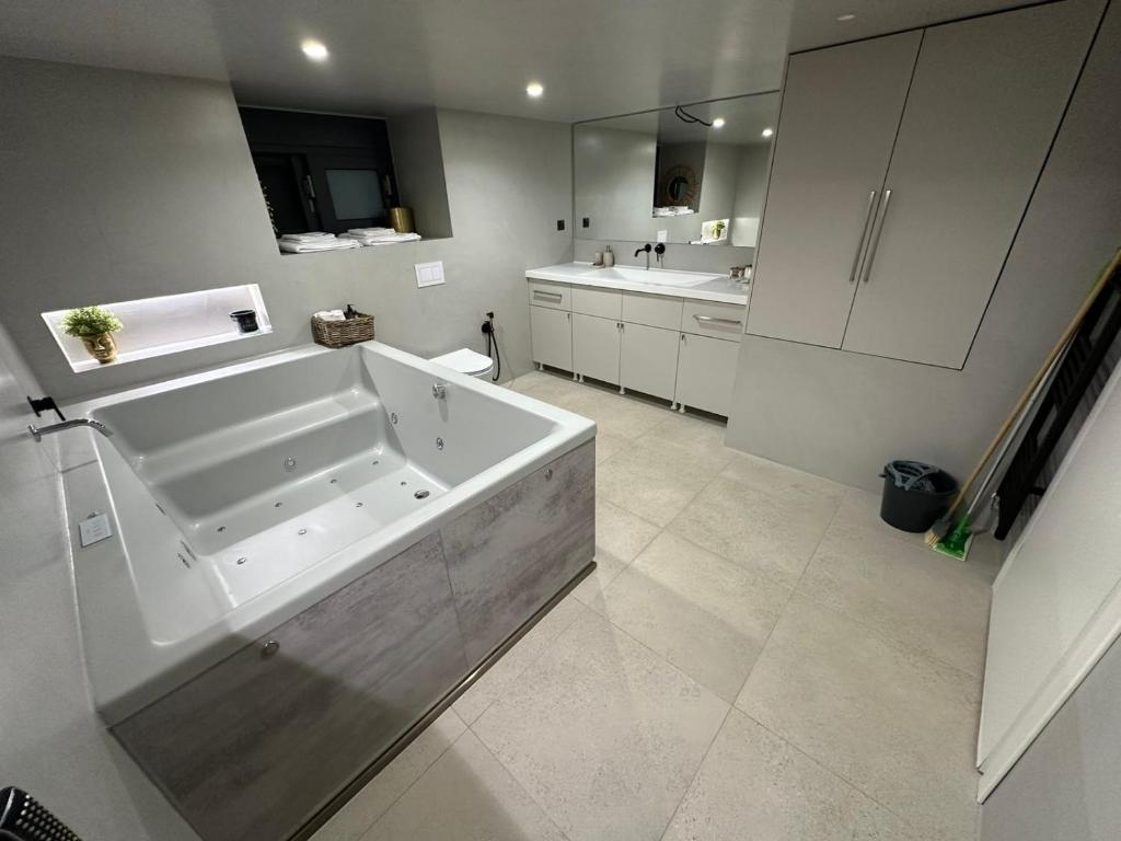 Bagno di ILION Villa