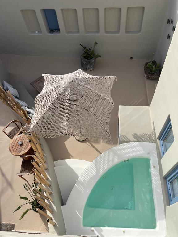 Luna Santorini Suites - 8