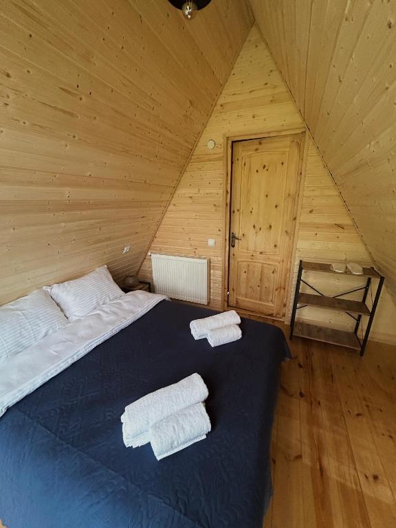 Postel nebo postele na pokoji v ubytování Cottage GORDA Kazbegi