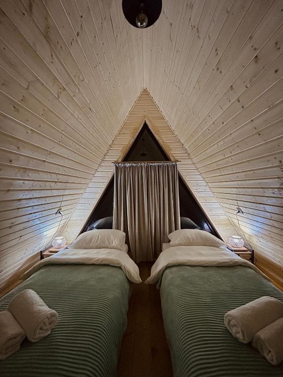 Postel nebo postele na pokoji v ubytování Cottage GORDA Kazbegi