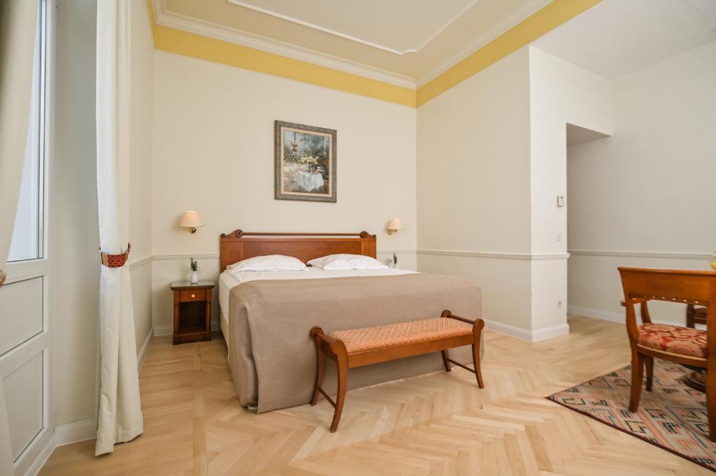 
Family Room with City View
