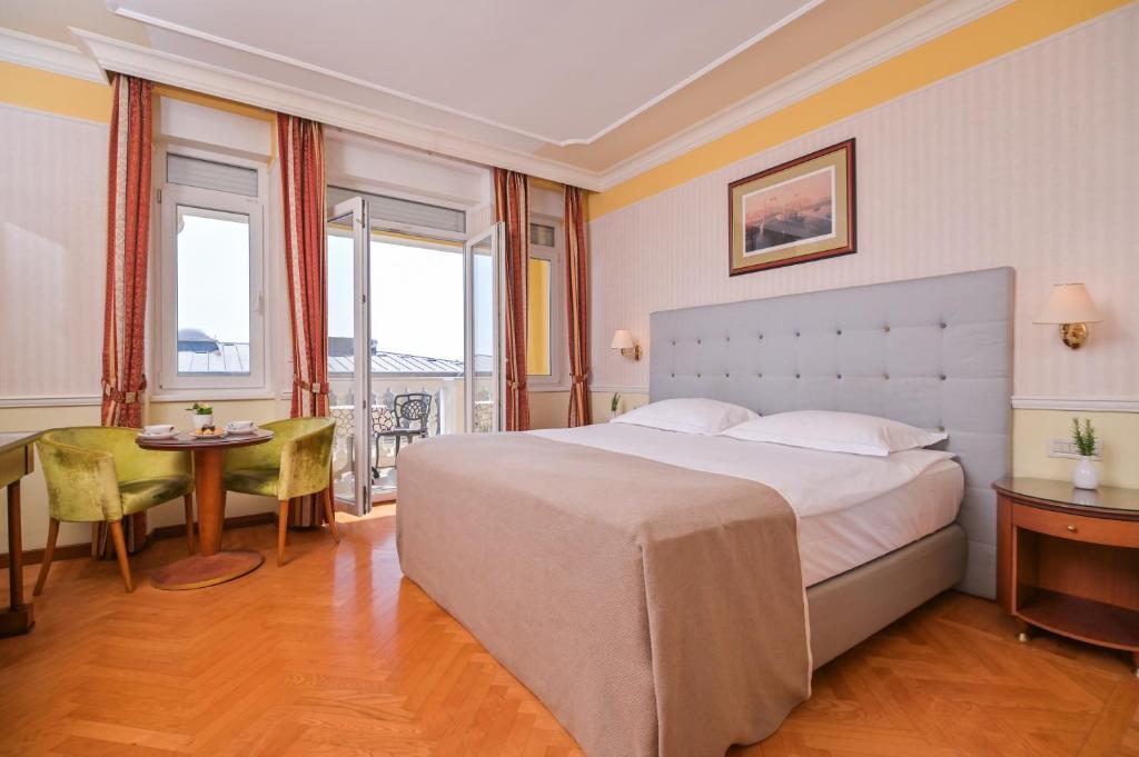 Posteľ alebo postele v izbe v ubytovaní Hotel Continental