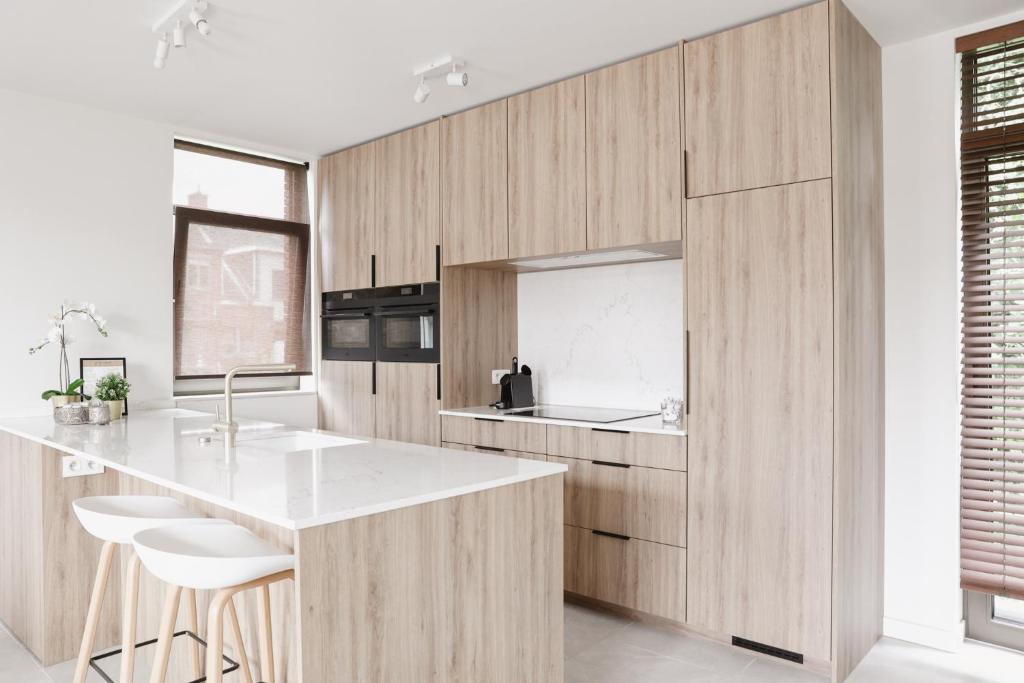 Kuchyň nebo kuchyňský kout v ubytování Brand New Apartment Sint-niklaas