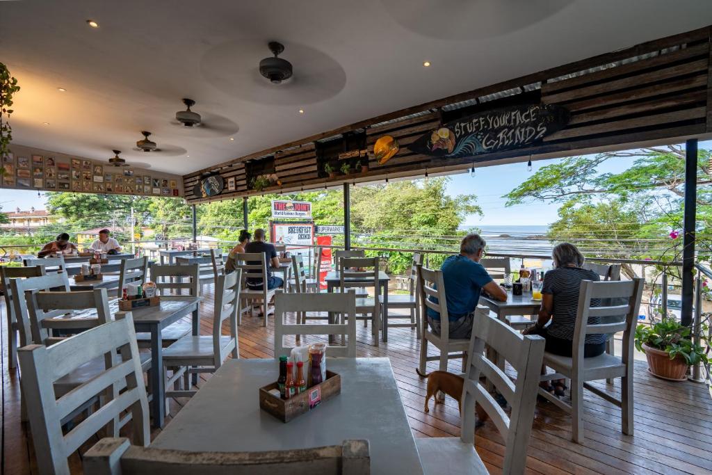 Restaurace v ubytování Iguana Surf Camp