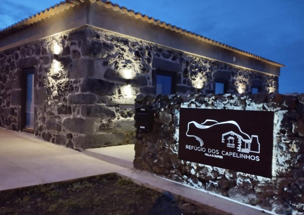 Certifikát, hodnocení, plakát nebo jiný dokument vystavený v ubytování Refúgio dos Capelinhos - Villa e Suites