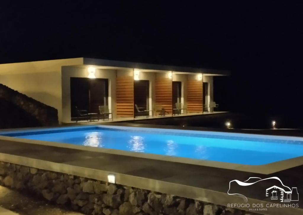 Bazén v ubytování Refúgio dos Capelinhos - Villa e Suites nebo v jeho okolí