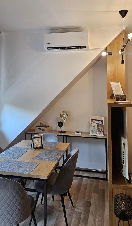 Kuchyň nebo kuchyňský kout v ubytování Rose Gold Apartment