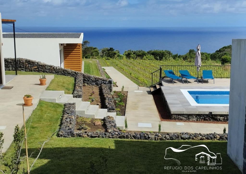 Bazén v ubytování Refúgio dos Capelinhos - Villa e Suites nebo v jeho okolí