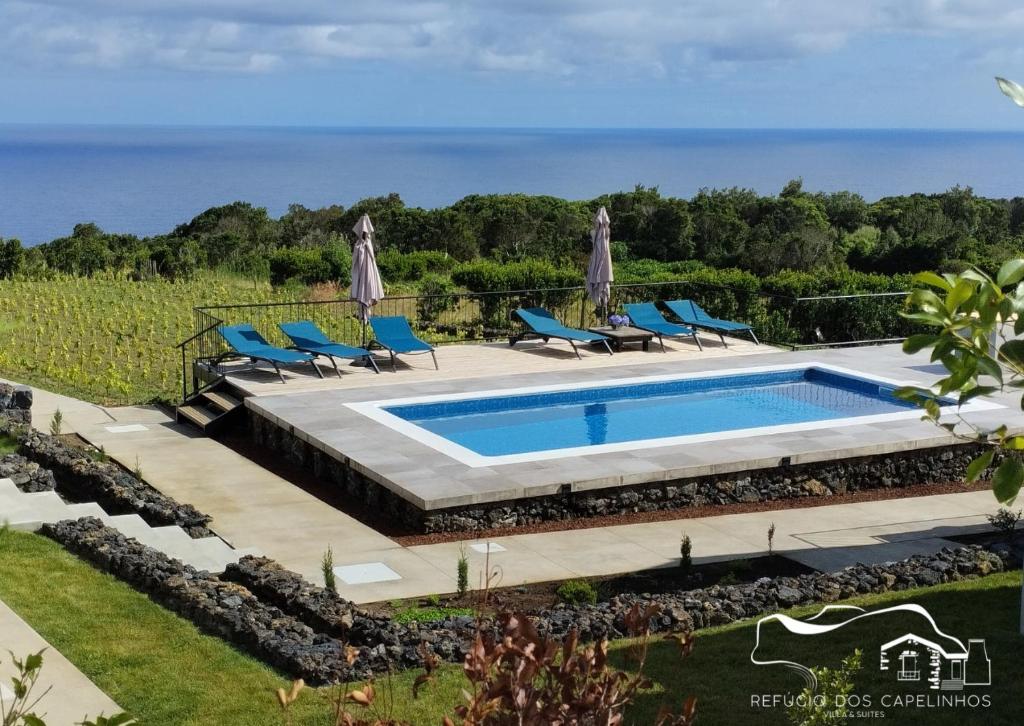 Bazén v ubytování Refúgio dos Capelinhos - Villa e Suites nebo v jeho okolí