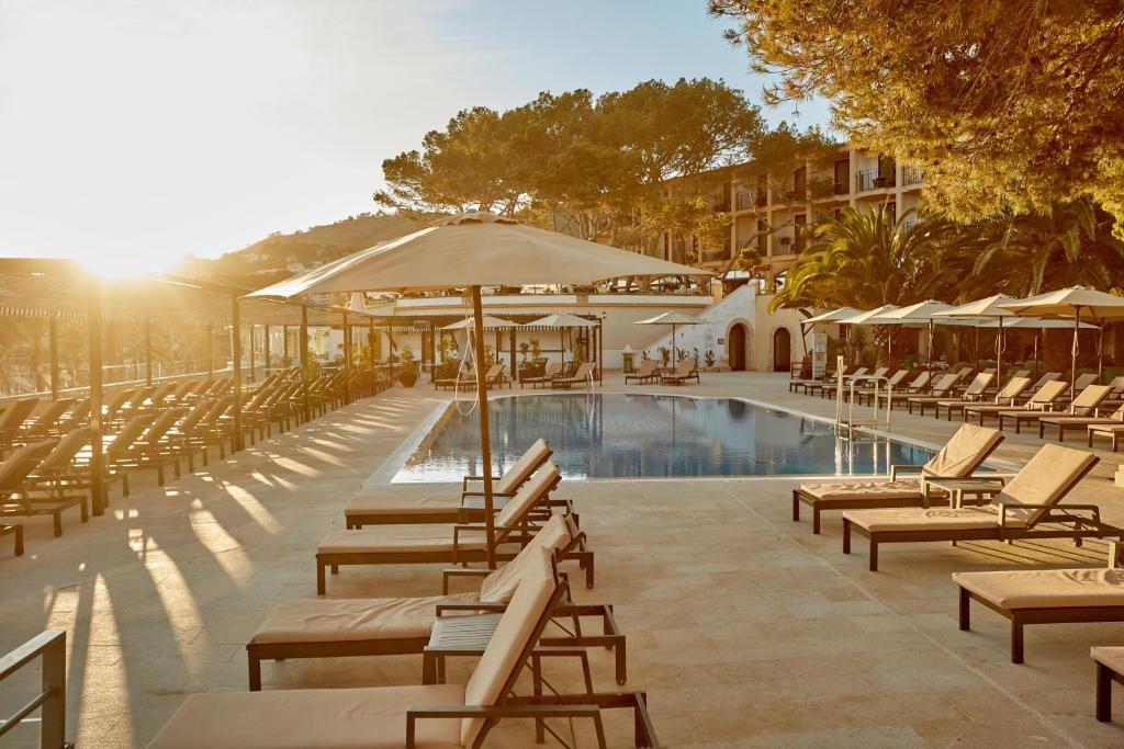 Bazén v ubytování Secrets Mallorca Villamil Resort & Spa - Adults Only (+18) nebo v jeho okolí