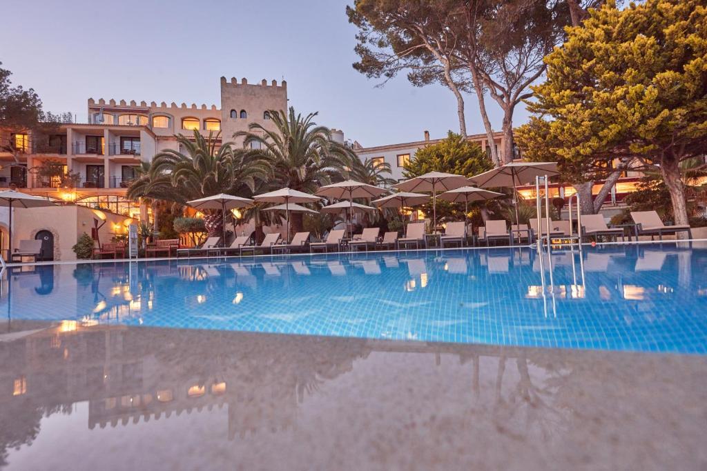 Bazén v ubytování Secrets Mallorca Villamil Resort & Spa - Adults Only (+18) nebo v jeho okolí