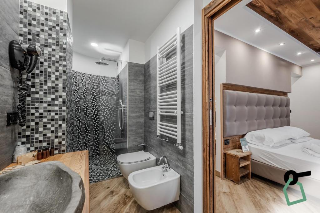 Koupelna v ubytování Hotiday Room Collection - Sauze Assietta