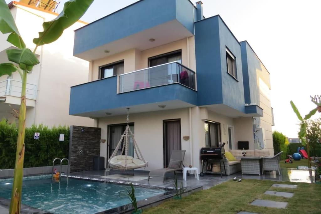 Bazén v ubytování Villa Oyster Park Isıtmalı Yıldız Efektli Çocuk Havuzlu Villa nebo v jeho okolí