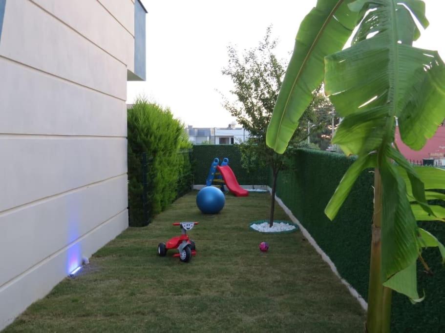 Zahrada ubytování Villa Oyster Park Isıtmalı Yıldız Efektli Çocuk Havuzlu Villa