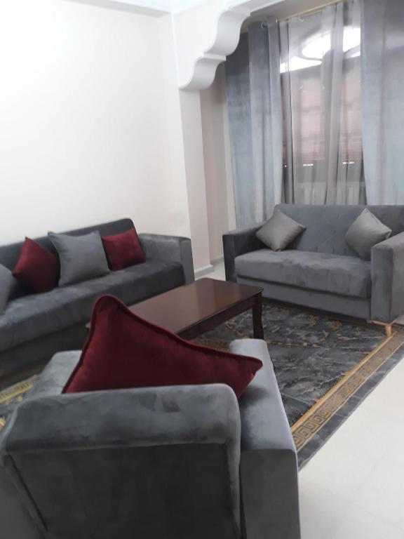 Χώρος καθιστικού στο Appartement équipé à aïn turk