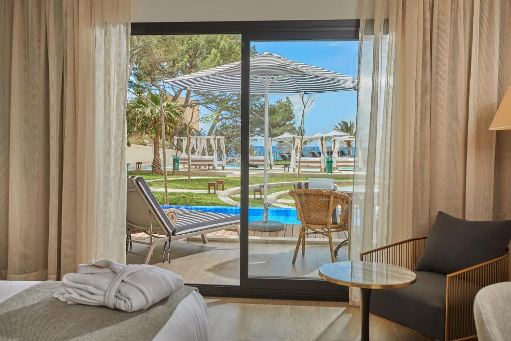 Bazén v ubytování Secrets Mallorca Villamil Resort & Spa - Adults Only (+18) nebo v jeho okolí