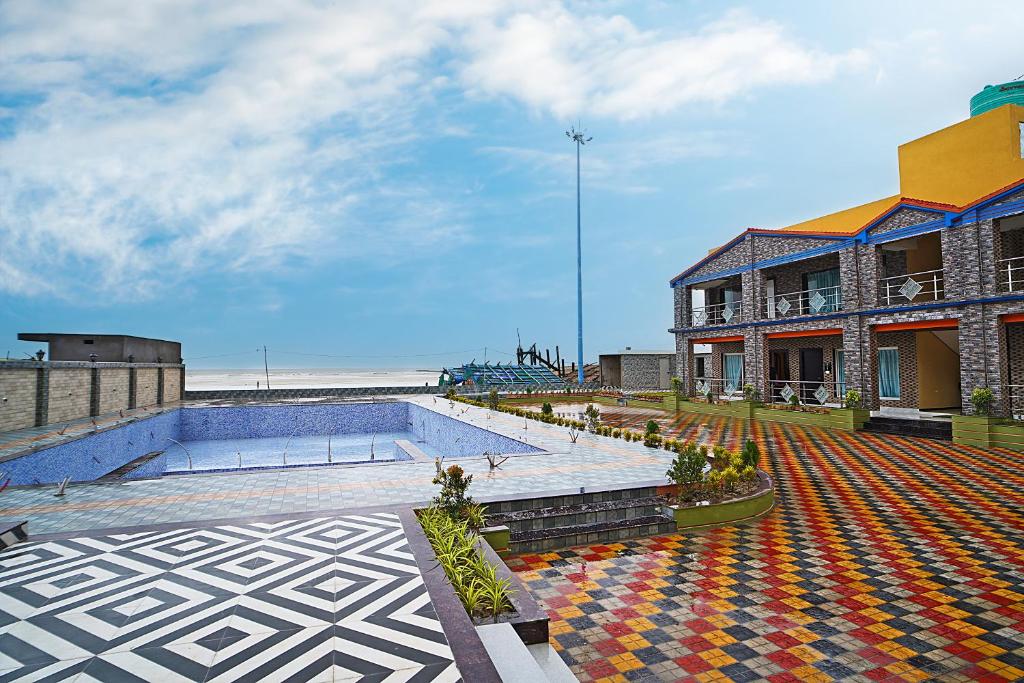 Bazén v ubytování Goa Beach Resort ON Beach nebo v jeho okolí
