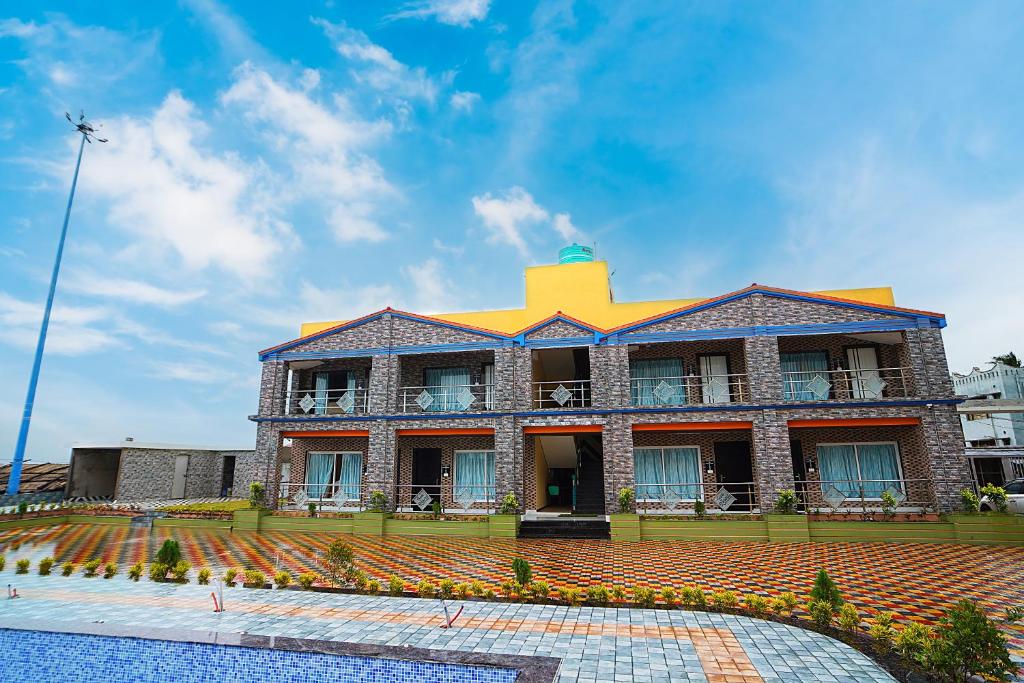 Bazén v ubytování Goa Beach Resort ON Beach nebo v jeho okolí
