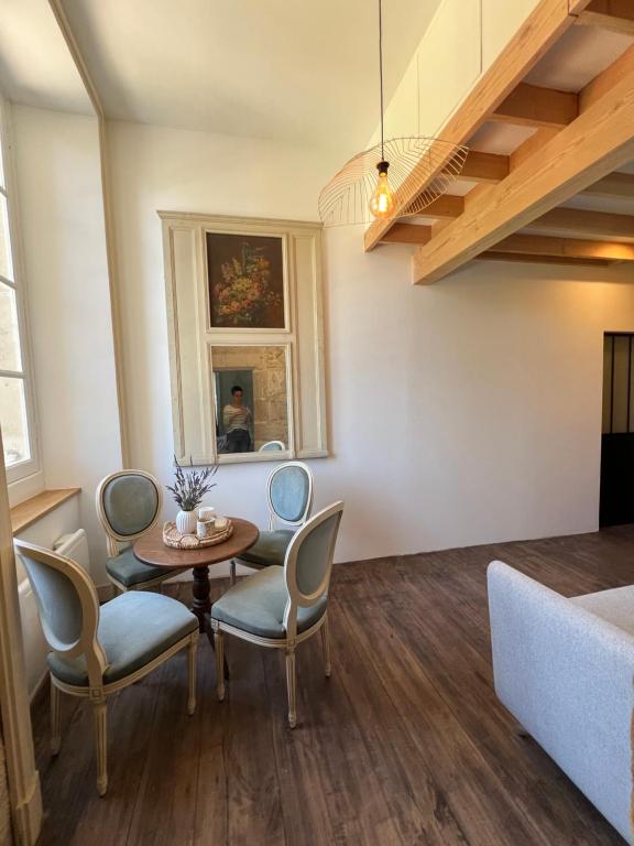 Posezení v ubytování Château d'Aynac