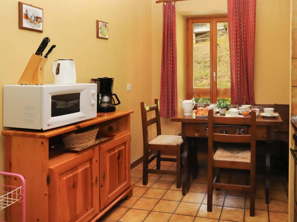Kuchyň nebo kuchyňský kout v ubytování Apartment Résidence 35 by Interhome