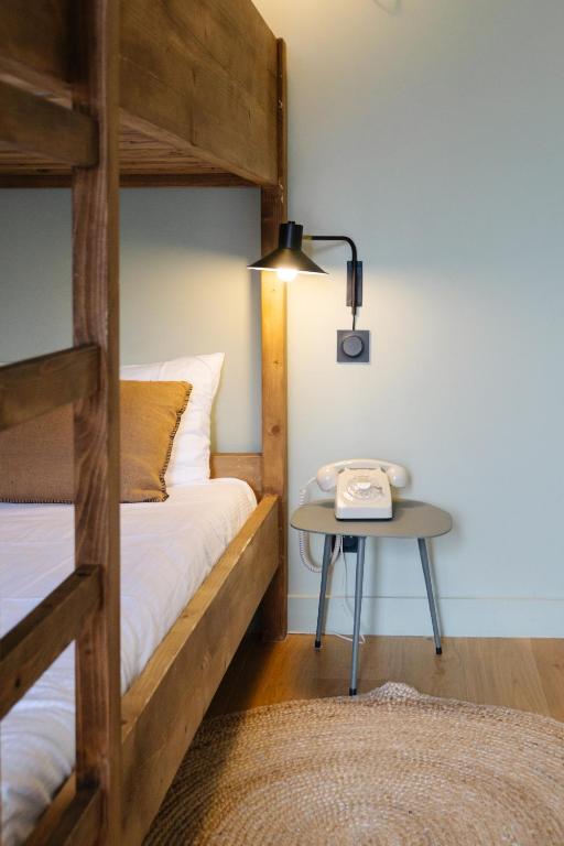 Postel nebo postele na pokoji v ubytování Hôtel Le Mouton Bleu